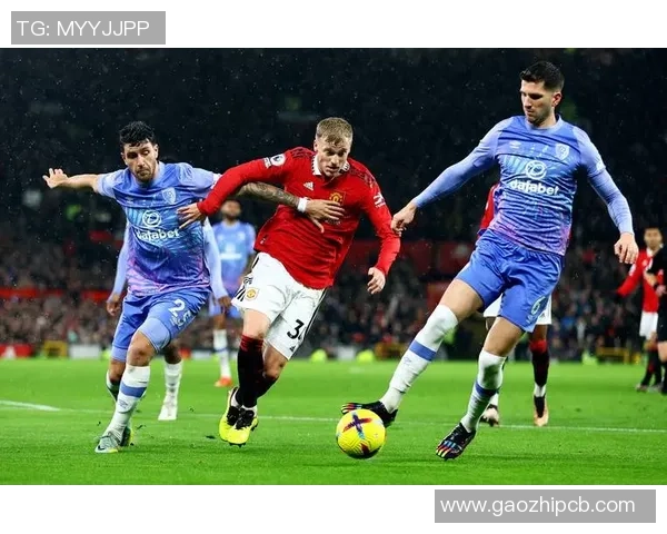 红魔绝境逢生:两记定位球点燃老特拉福德,曼联奏响逆转绝响! 红魔绝境逢生:两记定位球点燃老特拉福德,曼联奏响逆转绝响!